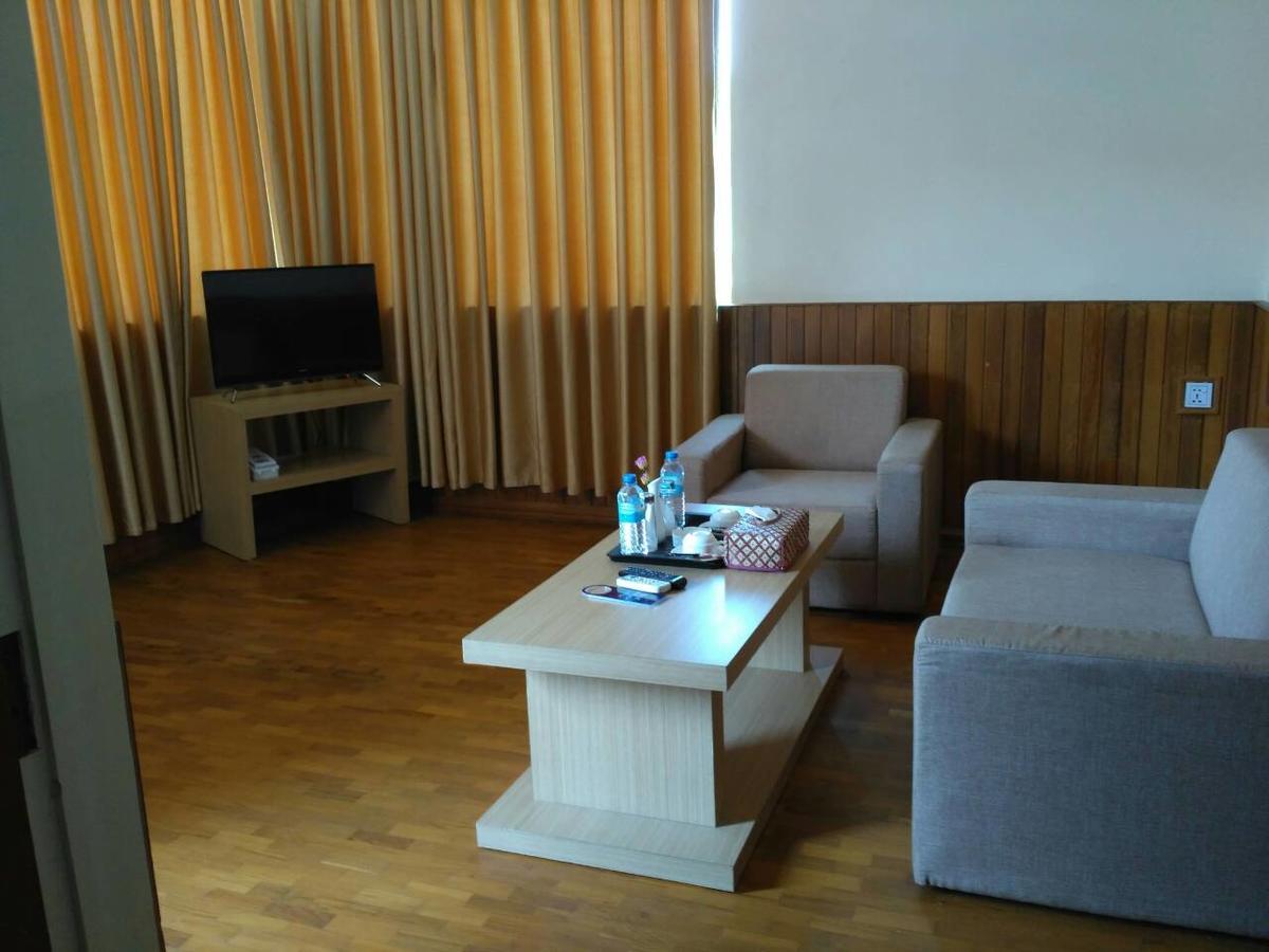 Famous Hotel Bago Exterior foto