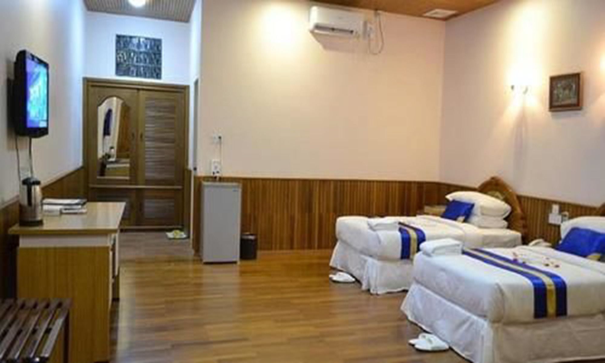 Famous Hotel Bago Exterior foto